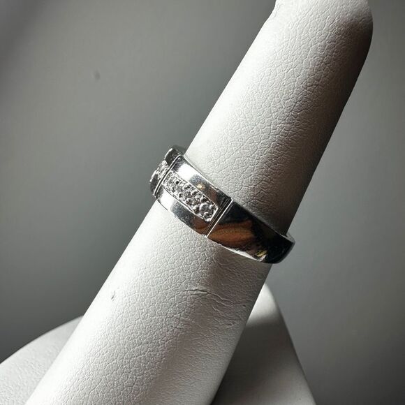 Stunning solid sterling silver ring with cz diamonds, size 5.5! - Picture 8 of 11